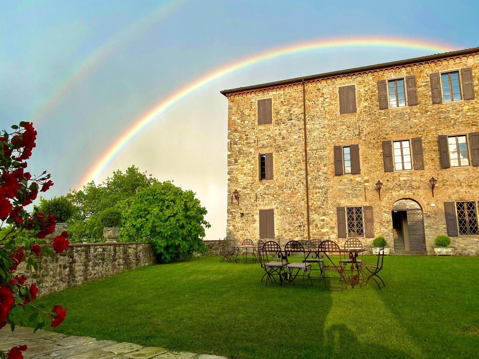 הוילה Castello Di Viano מראה חיצוני תמונה